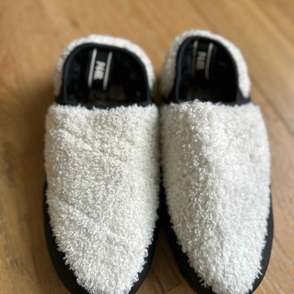 P448 White Fuzzy Boucle Teddy Slip-On Mule Sneaker | Size 7.5 | Like New - Picture 5 of 7